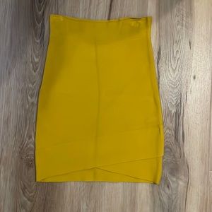 BCBG MaxArzia Beautiful mustard bandage skirt. Flattering for every body type.